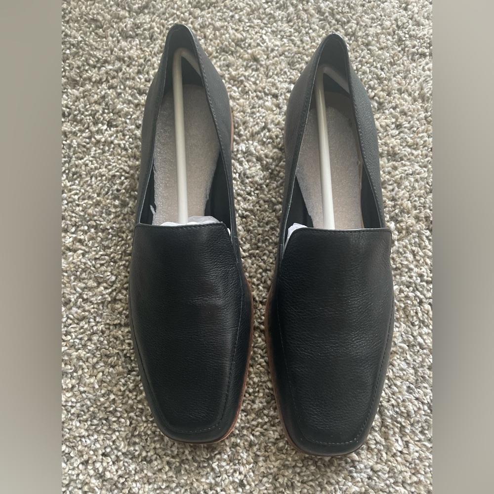 Brand New women’s Vince Camuto shoes - Black
Leather Upper
Size: 7 1/2, M (38)